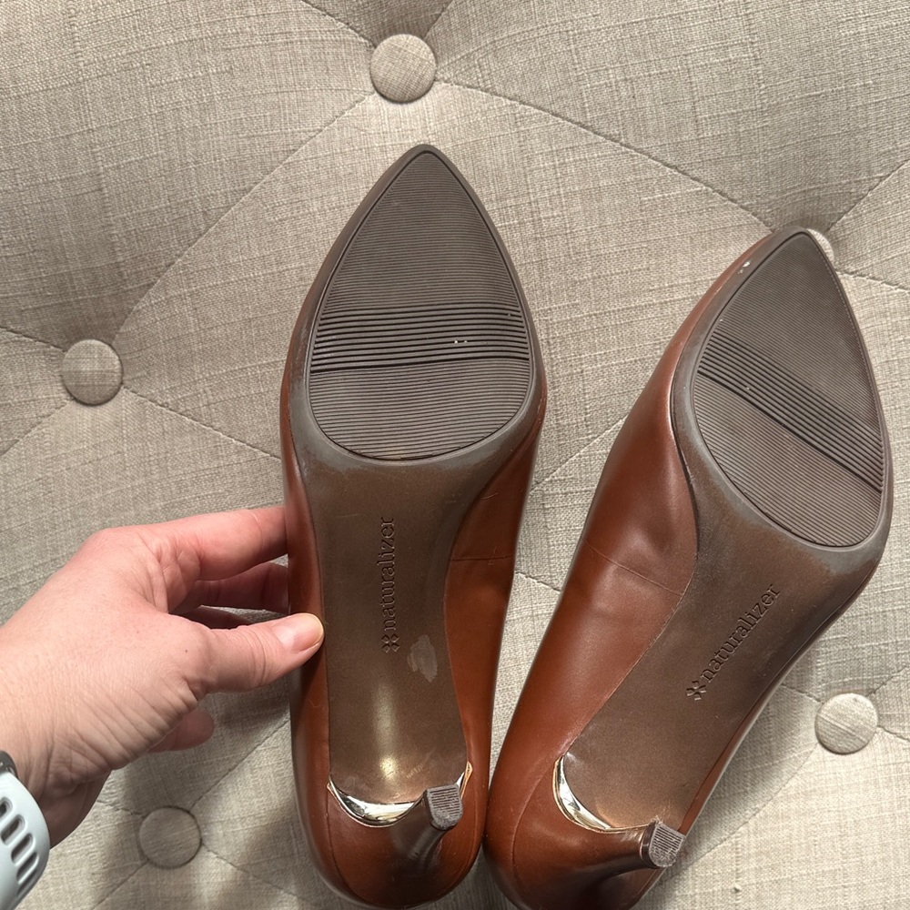 Naturalizer Brown Pointed-Toe Leather Pumps - Picture 5 of 7